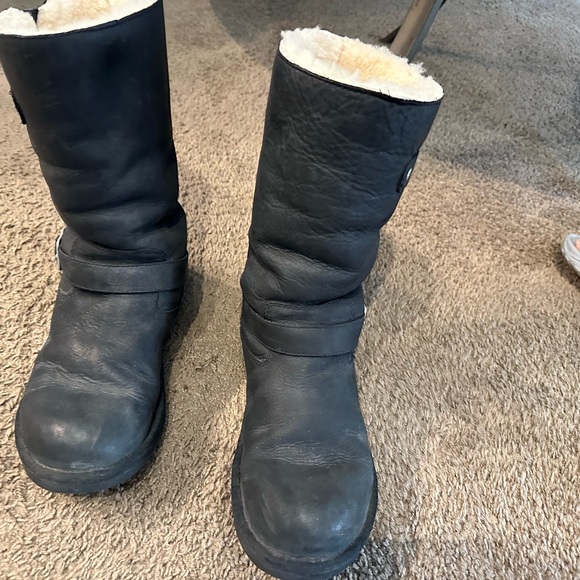 Ugg genuine leather winter boots black. Size 10.  Sheepskin lining F3010D. - Picture 10 of 14